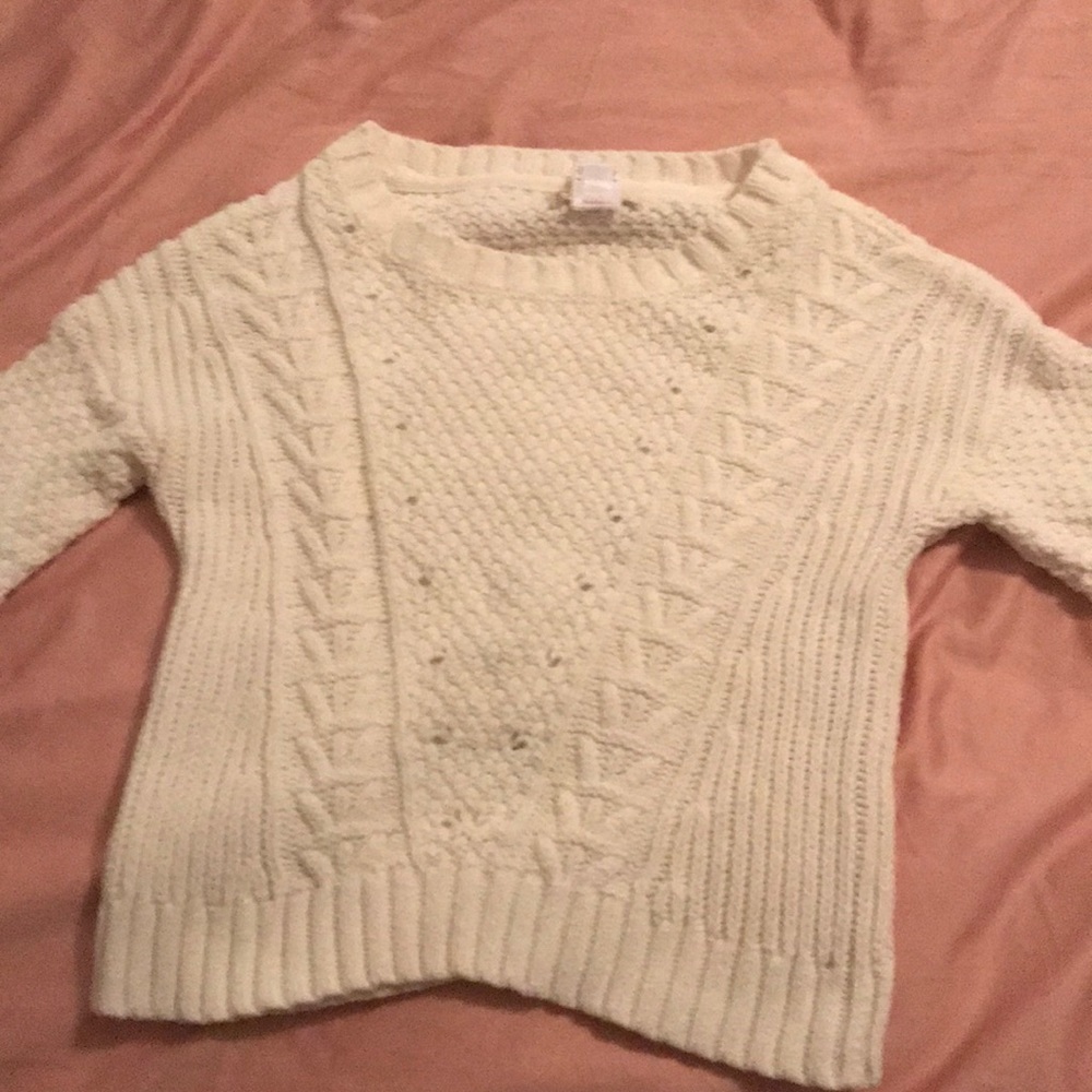 White crop top sweater
